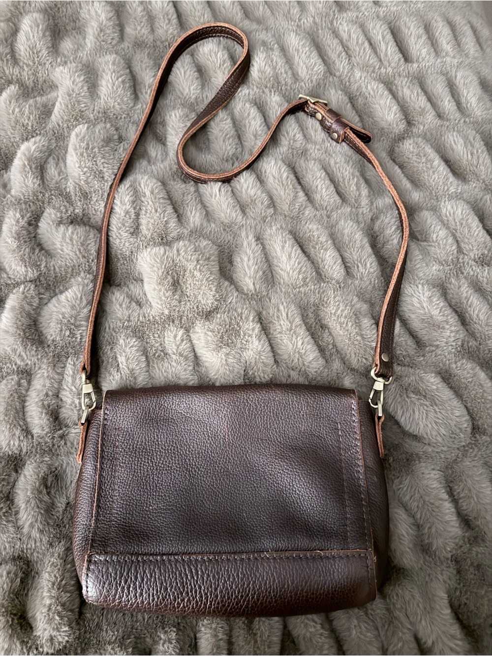 Portland Leather Cold brew Leather Crossbody Bag - Picture 2 of 10